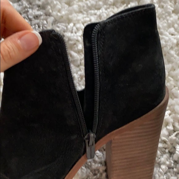 Vince Camuto black cut out booties size 8 - Picture 5 of 7